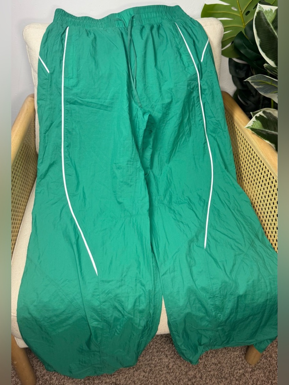Lululemon License to Train Mid-Rise Lightweight Jogger 31" Size 6 - Picture 5 of 8